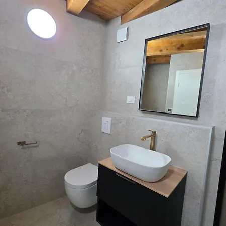 Stone House Dida Toni For 8 People 度假居